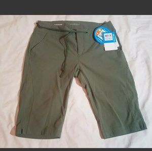 C7e NWT Columbia womens 4 Active Fit gray shorts